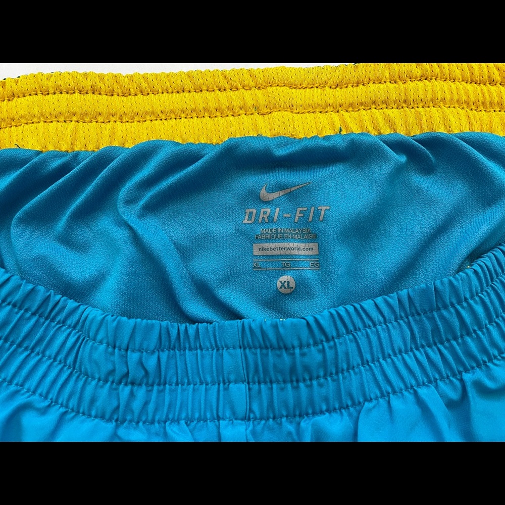 Nike Livestrong Dri-fit running shorts. Size XL - Picture 3 of 3